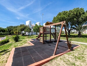 Children’s area - Brandy Yellow Apartment, pool, Wifi (Porches)