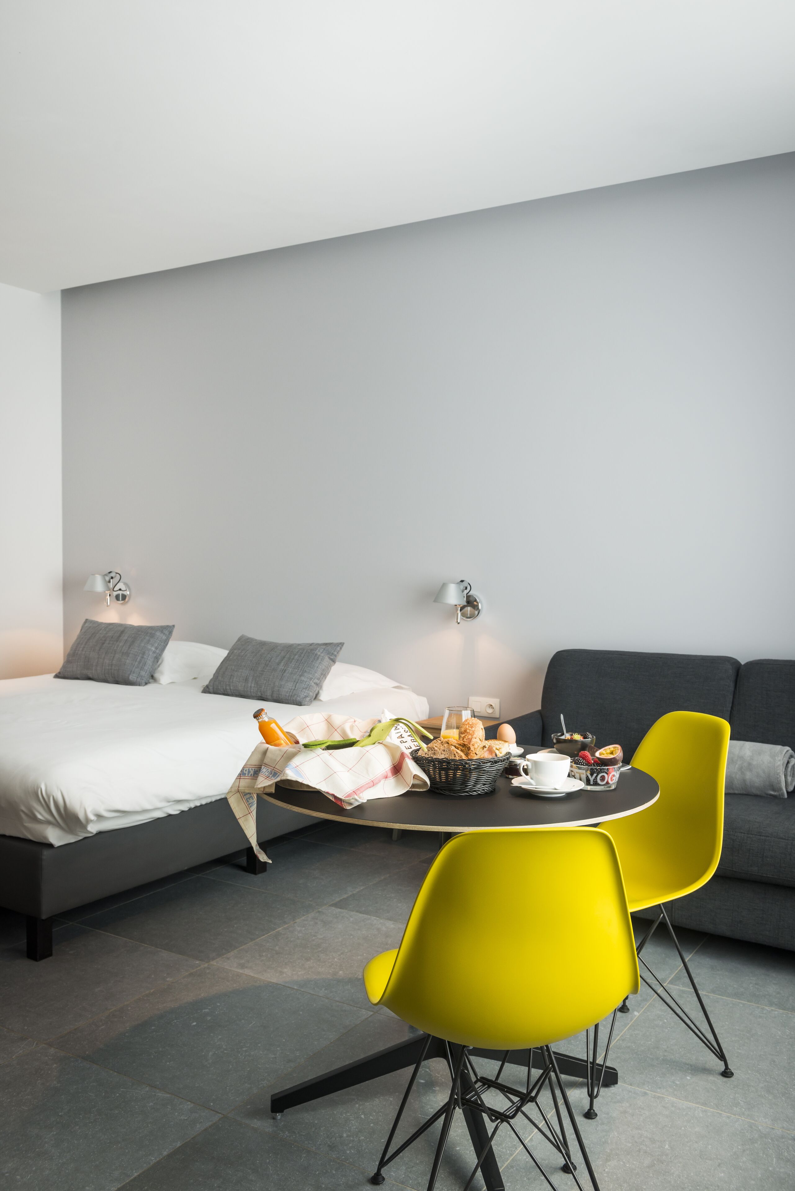 Quietly located luxury one-room flat on the ground floor with garden and free private parking