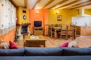 Fernseher, Kamin, DVD-Player