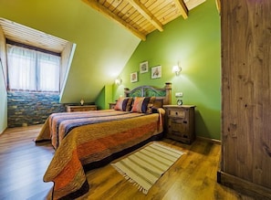 2 chambres, fer et planche à repasser, Wi-Fi, draps fournis