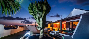 OPPORTUNITY! Stunning exclusive Villa next to the sea