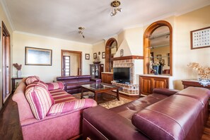 Smart TV, books, stereo - OPPORTUNITY! Stunning exclusive Villa next to the sea (Arrecife)