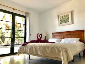 4 bedrooms, iron/ironing board, free WiFi, bed sheets