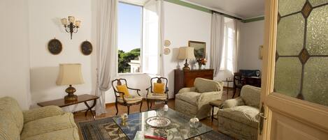 Tv, dvd-afspiller, bøger