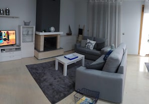 TV, fireplace