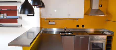 Kühlschrank, Ofen, Herdplatte, Geschirrspüler