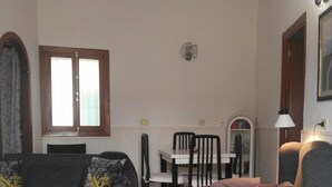 A living room with a sofa, armchair, dining table, and chairs. - House very close to beach, family, quiet, clean, air cond., Bright and fresh (La Vila Joiosa/Villajoyosa)