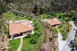 Exterior - Entire house for 5 people, private pool, pets accepted. Fully equipped. (Cabeceira de Basto)