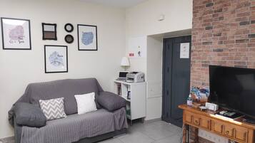 Smart TV, books, stereo, printers