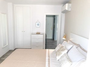 1 chambre, fer et planche à repasser, Wi-Fi gratuit, draps fournis