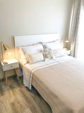 1 slaapkamer, een strijkplank/strijkijzer, gratis wifi, beddengoed