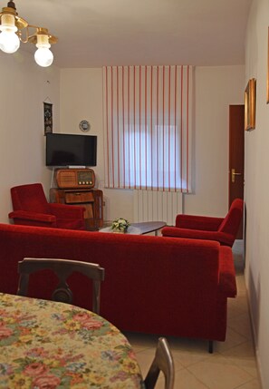 Télévision, cheminée