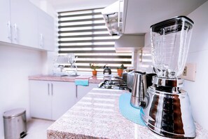 Kühlschrank, Mikrowelle, Ofen, Geschirrspüler