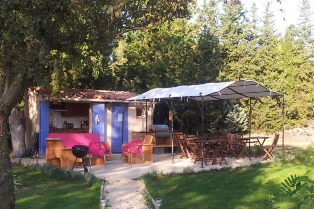 Thym, authentic chambre d'hotes room with outdoor kitchen for lunch and dinner.