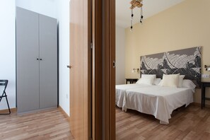 3 chambres, fer et planche à repasser, Wi-Fi, draps fournis