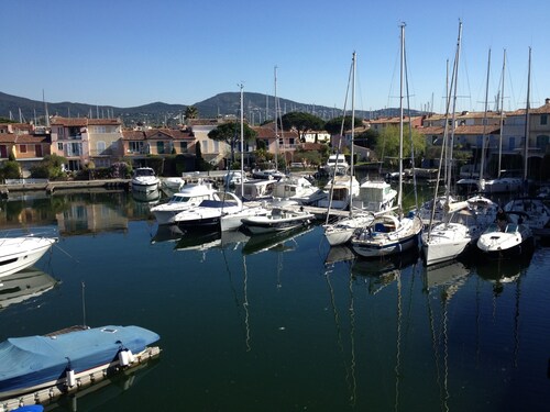 Romance in Port Grimaud 2p with a/c, parking + private wifi