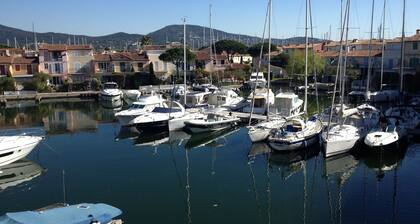 Romance in Port Grimaud 2p with a/c, parking + private wifi