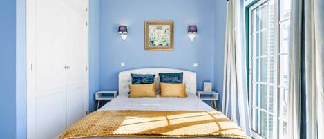 1 habitación, tabla de planchar con plancha, wifi y ropa de cama