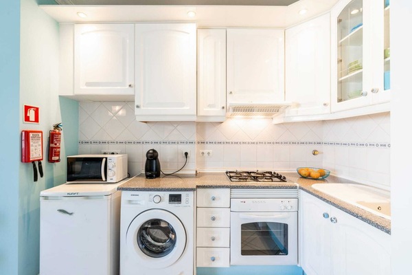 Mikrovågsugn, ugn, spishäll och diskmaskin