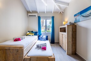 3 habitaciones, caja de seguridad en la habitación y escritorio
