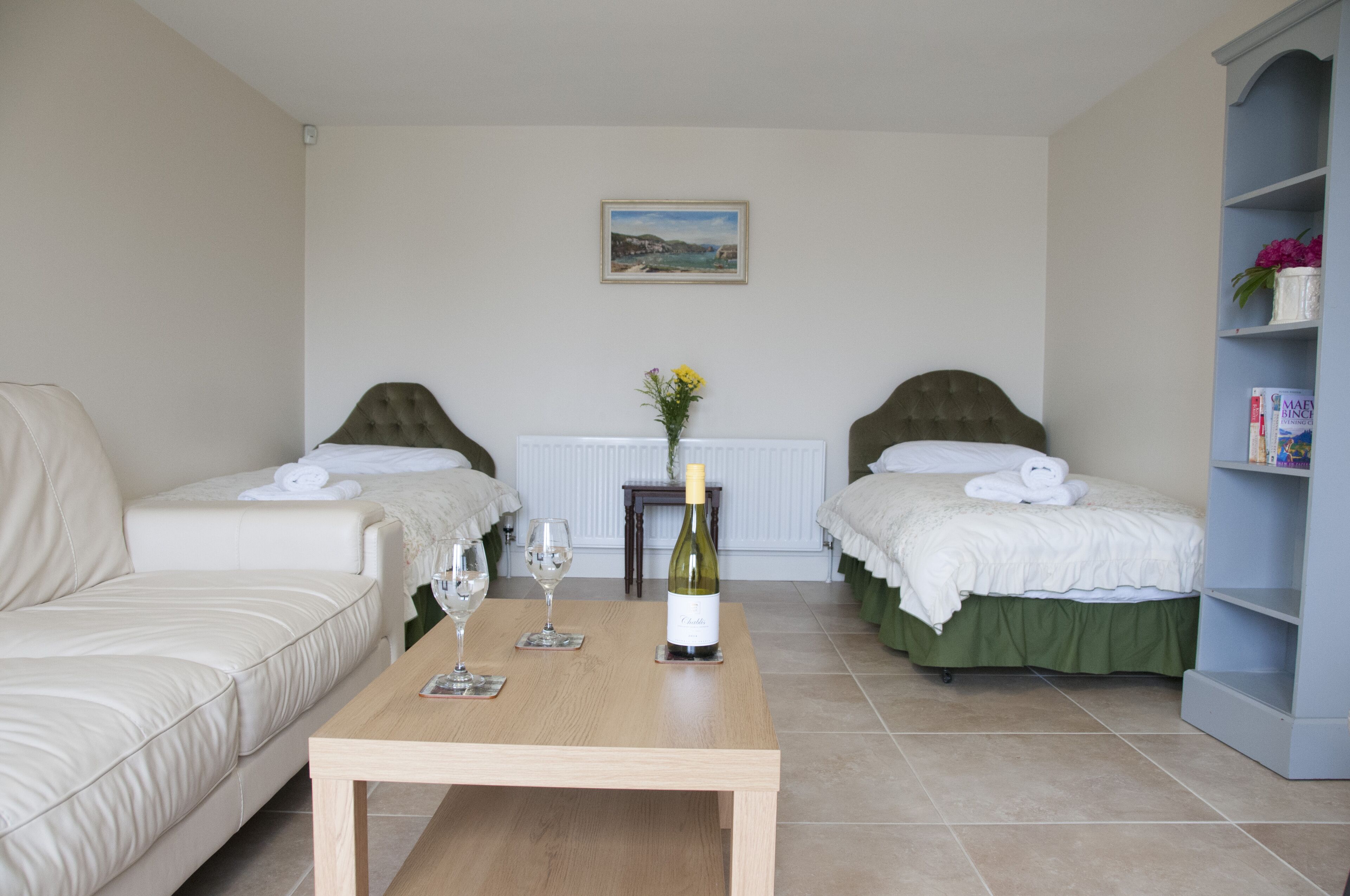 4 間睡房、書桌、隔音、熨斗/熨衫板