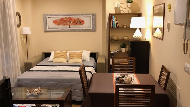 A hotel room with a bed, a desk, a dining table, and a bookshelf. - Central Luxury Suite. Parking Included (Vigo)