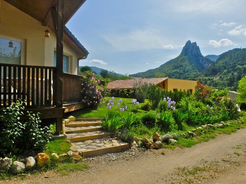 Jolie maison récente ossature bois avec vue sur le Ventoux pouvant accueillir 5 