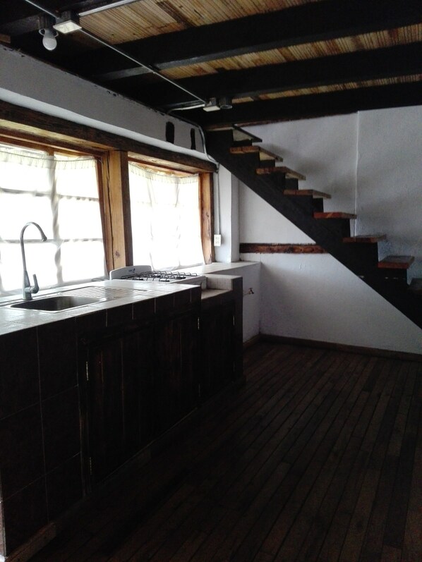 冰箱、炉灶、厨具/餐具