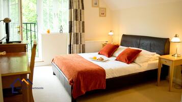 2 bedrooms, iron/ironing board, internet, bed sheets