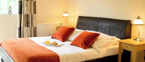 2 bedrooms, iron/ironing board, Internet, bed sheets