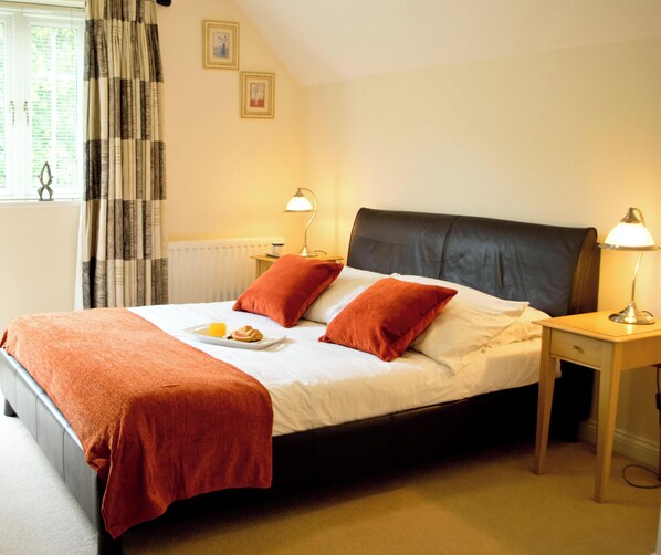 2 bedrooms, iron/ironing board, Internet, bed sheets - Bounty Suite Basingstoke  (Basingstoke)