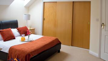 2 bedrooms, iron/ironing board, Internet, bed sheets