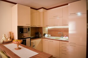 Fridge, microwave, oven, toaster - Aphrodite apartment Bansko 1 (Bansko)