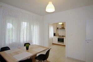 Dining - Spacious Holiday Apartment "Nikolina 2" with Balcony in Village Rakalj (Rakalj)