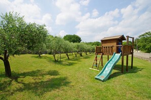 Children's area - Spacious Holiday Apartment "Nikolina 2" with Balcony in Village Rakalj (Rakalj)