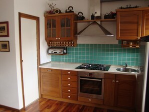 Fridge, oven, dishwasher, coffee/tea maker - Longo apartment + boat trip (Seget Donji)