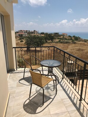 Property grounds - Spacious,quiet villa in a secluded tranquil location with all amenities nearby (Peyia)