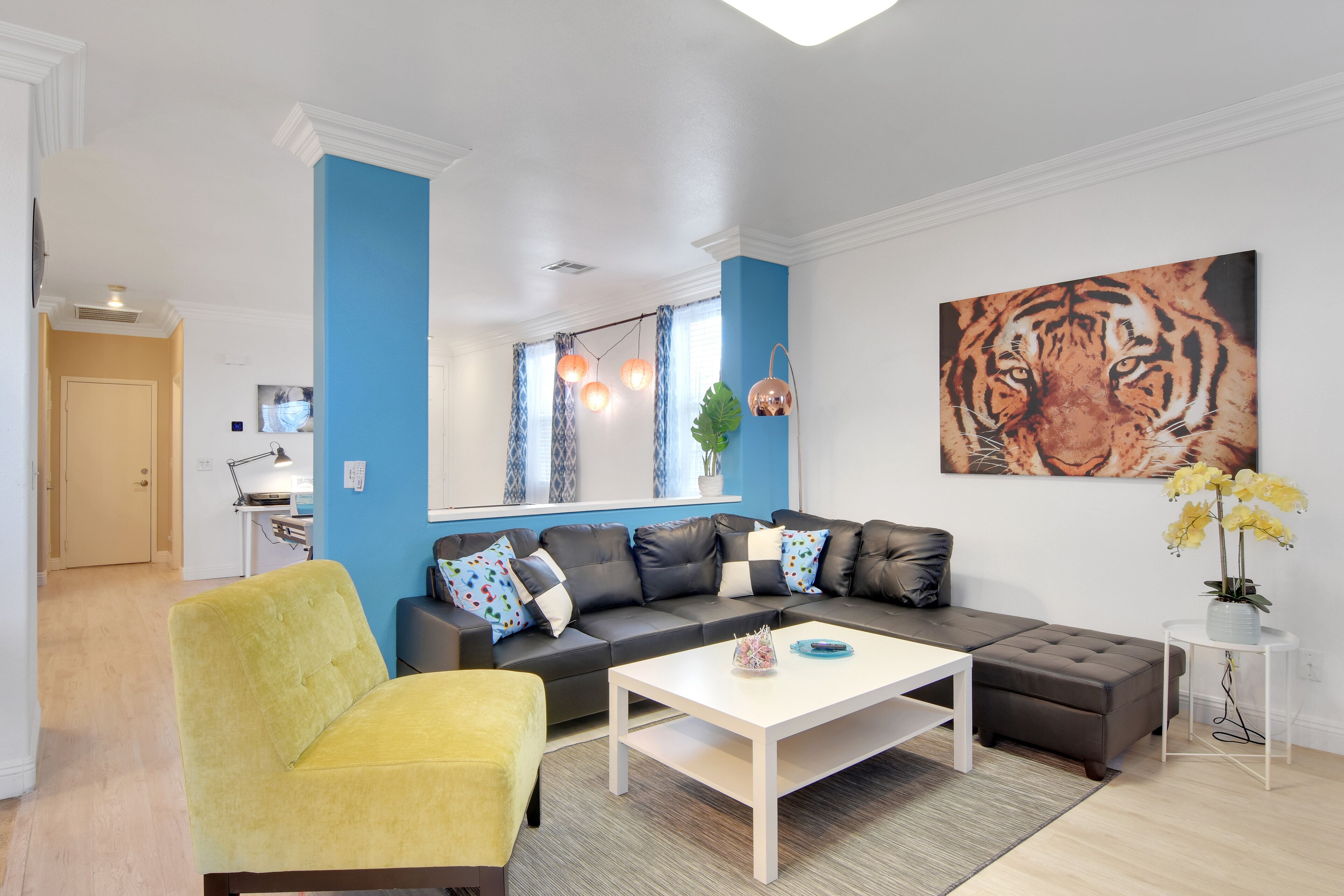 Delightful spacious 4 bedroom home 12 mins to Strip/airport