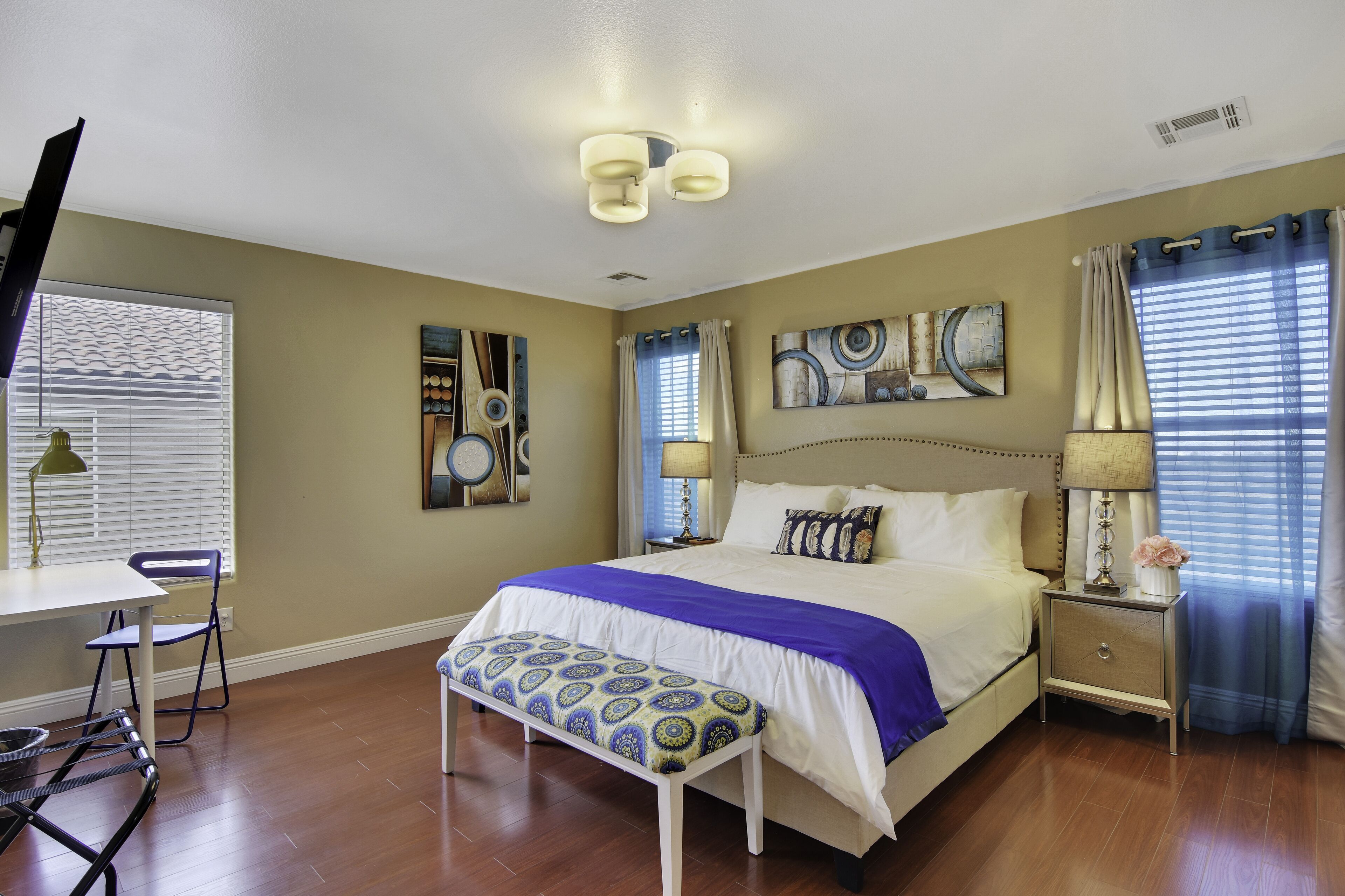 Delightful spacious 4 bedroom home 12 mins to Strip/airport