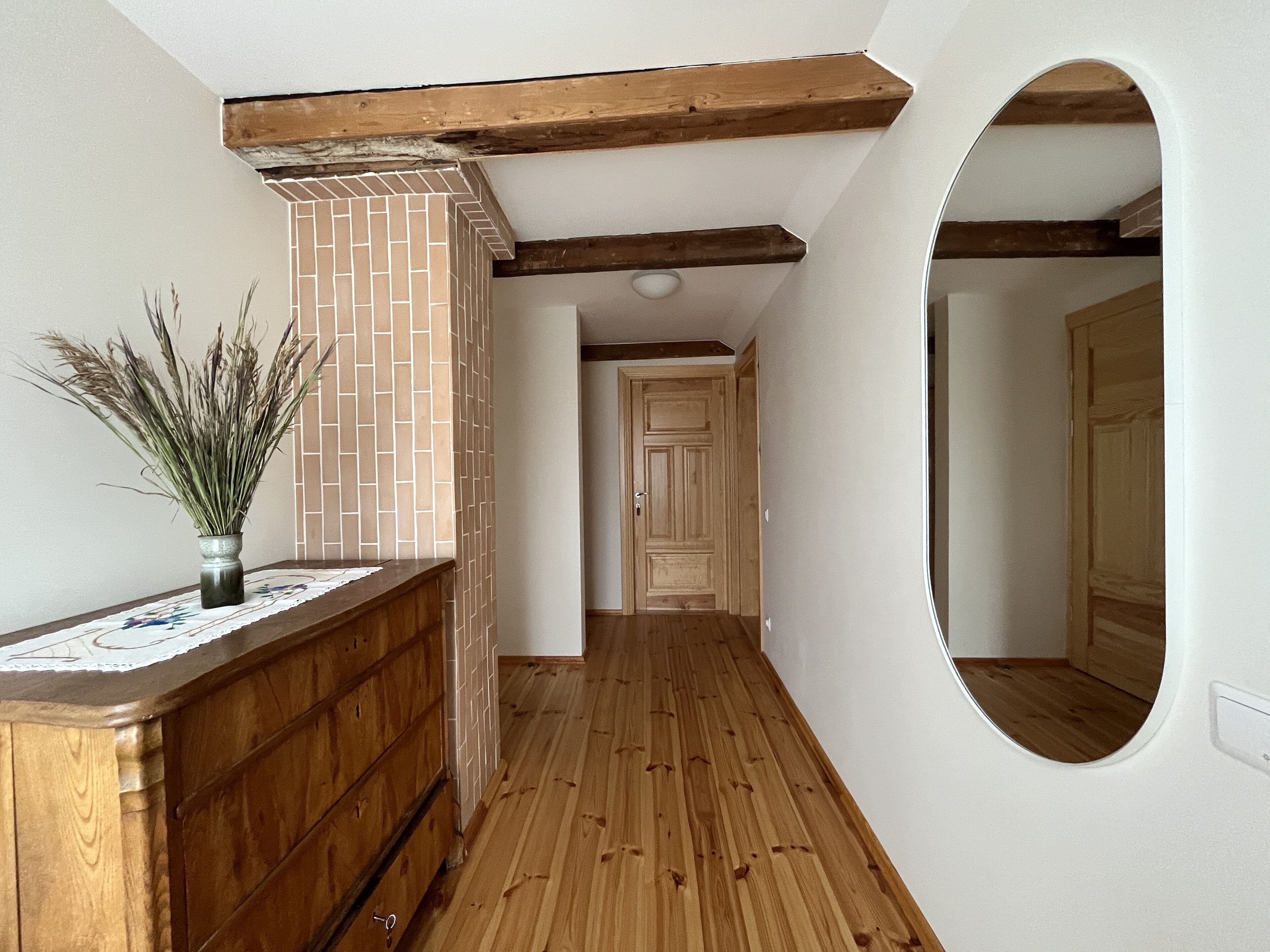 The main entrance in the 2 floor for all the rooms.