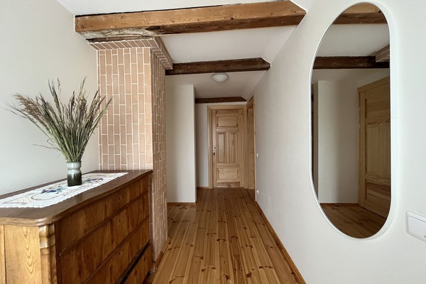 The main entrance in the 2 floor for all the rooms.