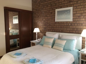 3 bedrooms, iron/ironing board, WiFi (free), bed sheets