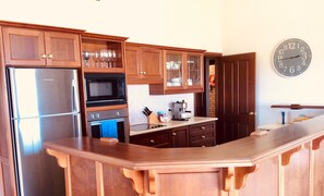 Coffee/tea maker, fridge, microwave, oven