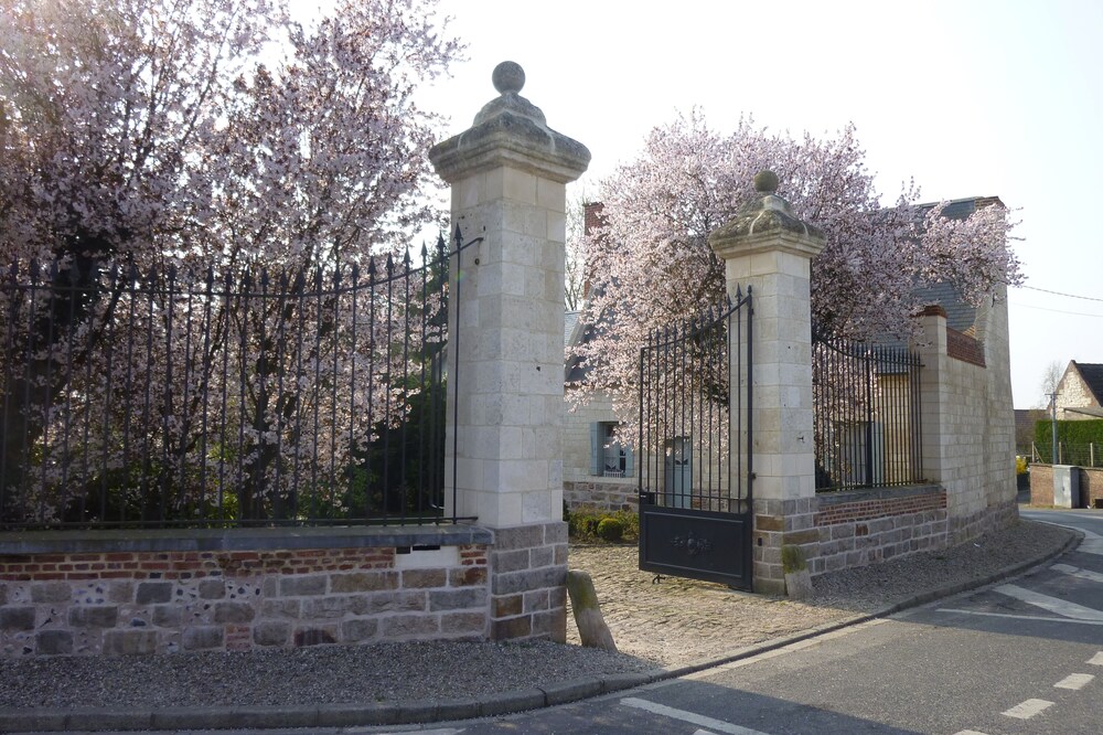Etrun: cottage Abbey Etrun