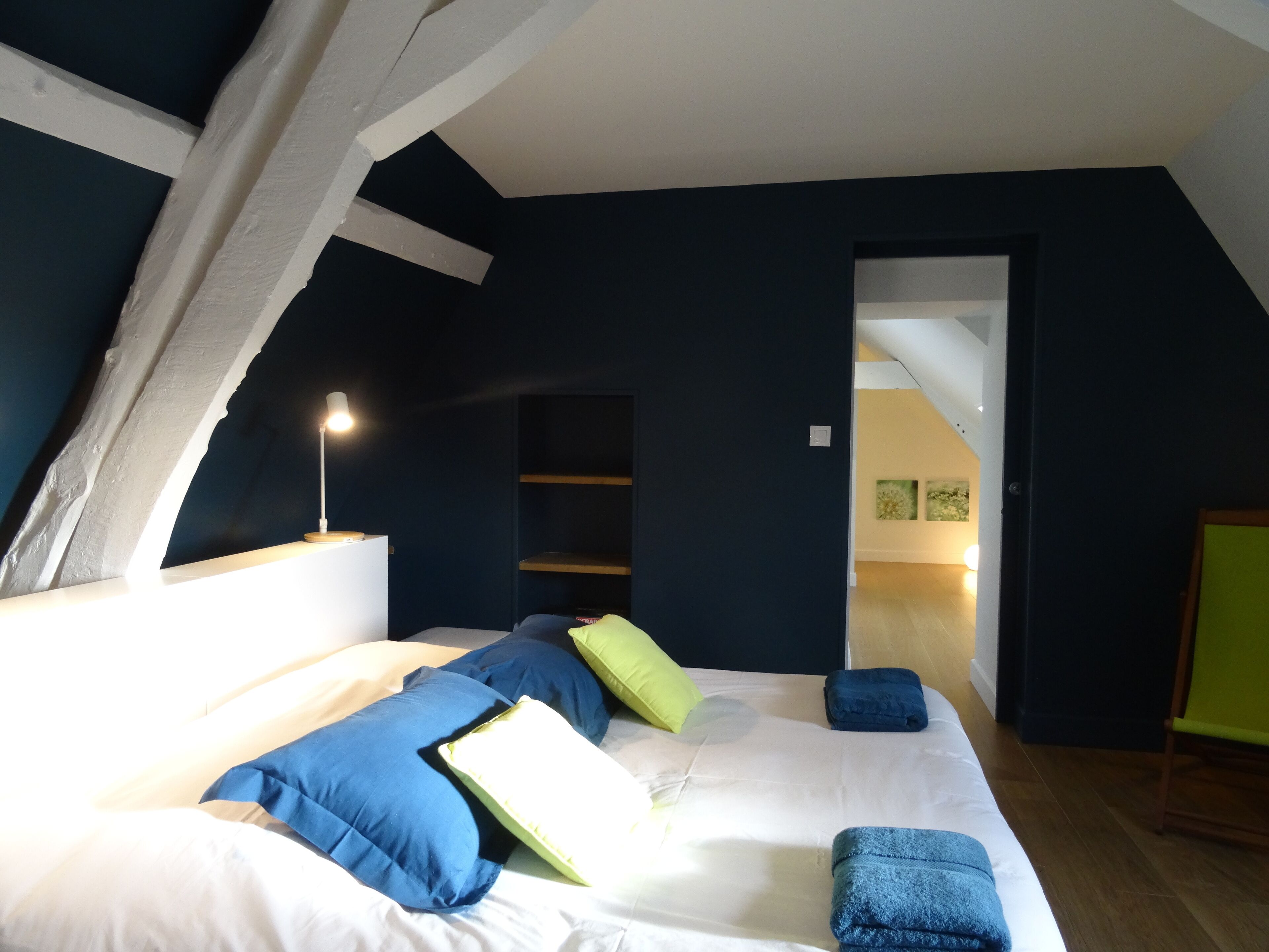 3 slaapkamers, geluiddichte muren, een strijkplank/strijkijzer