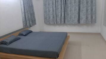 3 bedrooms, in-room safe, iron/ironing board, free WiFi