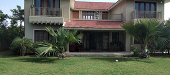 150 Kalhaar Blues Greens- Golfspillere trækker sig tilbage.