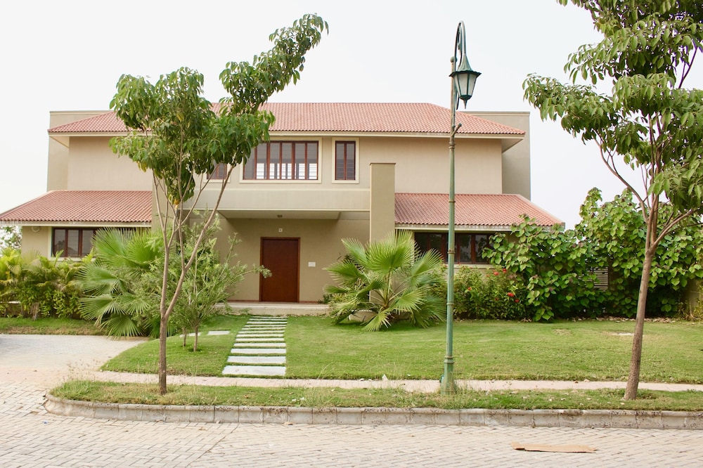 150 Kalhaar Blues Greens- Golfers retreat.