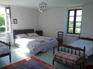 3 bedrooms, desk, iron/ironing board, free WiFi - Fazende Farmhouse POOL Midi Pyrénées Le Lot France (Les Arques)
