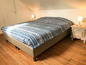 4 chambres, fer et planche à repasser, accès au Wi-Fi (inclus)